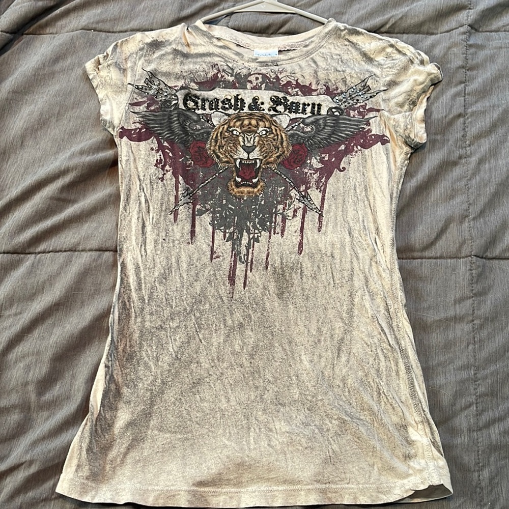 Crash & burn shirt in good condition very cute just doesn’t fit anymore.